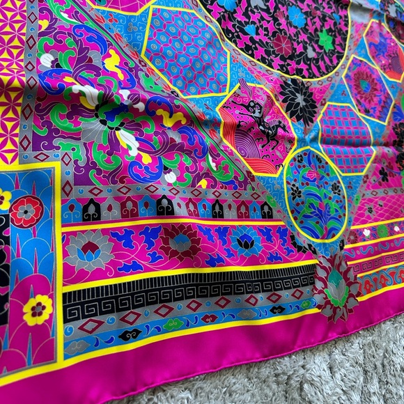 Hermès Silk Scarf - Stunning Vibrant Design - Picture 2 of 8